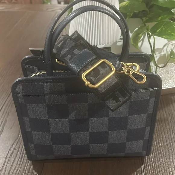 Karl LAGERFELD NWT - Picture 3 of 4